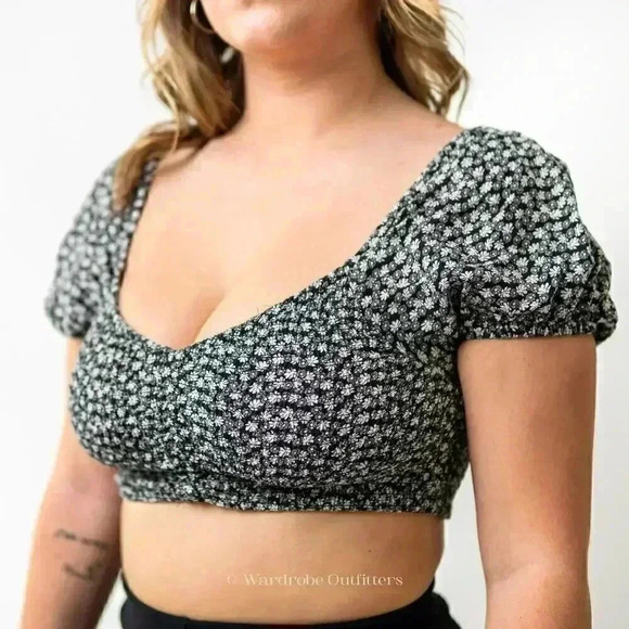 Low Cut Halter Cropped Peasant Blouse - Picture 1 of 10